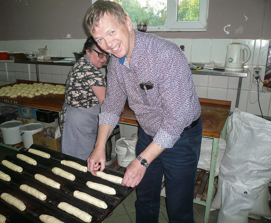 Oekraïne, Novovolynsk, mei 2016 André Koetsier in de bakkerij.